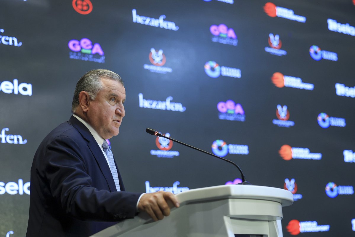 OA_BAK's tweet photo. İstanbul'da düzenlenecek 2027 İspanya Süper Kupası tanıtım toplantısını gerçekleştirdik.⚽️🏆
 
Bu önemli organizasyonun Türkiye’ye kazandırılmasında emeği geçen tüm kurumlarımıza ve paydaşlarımıza teşekkür ediyorum. 

Dünyanın en önemli spor organizasyonlarına ev sahipliği yapmaya devam edeceğiz. Bizi izlemeye devam edin.😎🇹🇷