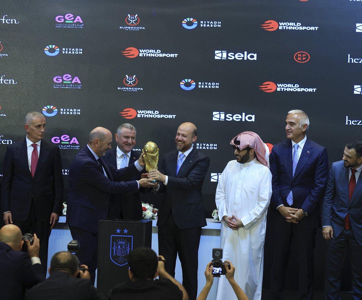 OA_BAK's tweet photo. İstanbul'da düzenlenecek 2027 İspanya Süper Kupası tanıtım toplantısını gerçekleştirdik.⚽️🏆
 
Bu önemli organizasyonun Türkiye’ye kazandırılmasında emeği geçen tüm kurumlarımıza ve paydaşlarımıza teşekkür ediyorum. 

Dünyanın en önemli spor organizasyonlarına ev sahipliği yapmaya devam edeceğiz. Bizi izlemeye devam edin.😎🇹🇷