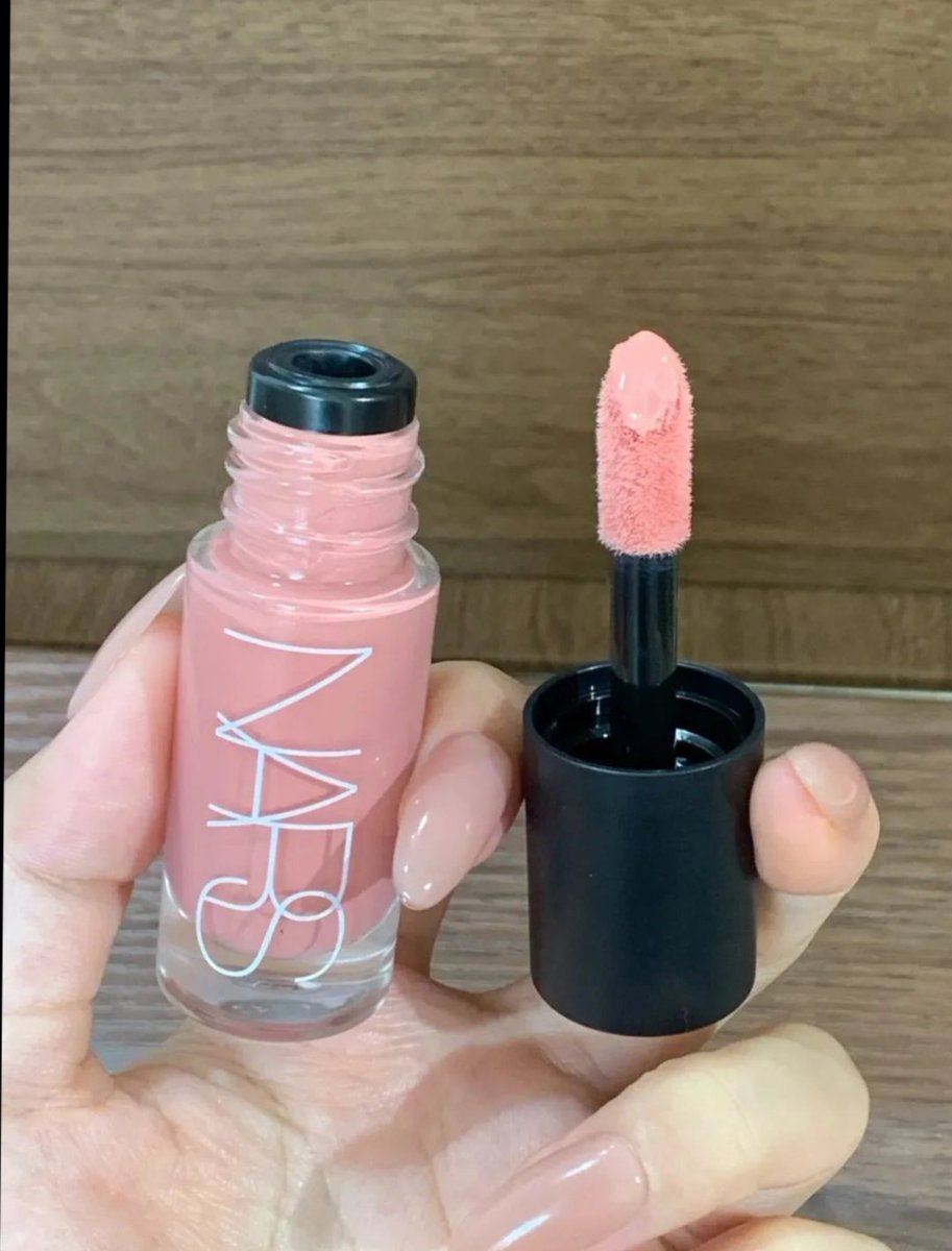 cuongnailsd5m's tweet photo. My coworker wouldn't stop talking about this seamless blush, and now I owe her an iced matcha for being so right 💅🏻✨ https://t.co/ETxLfxcS8L