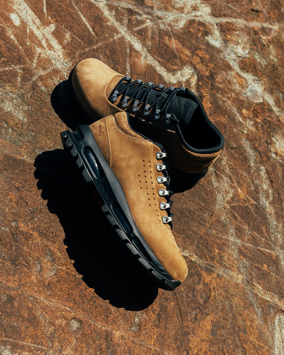 DTLRVILLA's tweet photo. The Boot you didn't know you needed! The #Nike Goadome Low SP is available in-store and online. 

Link to Nike: https://t.co/9nG4P7yS3b https://t.co/8QjJehTugK