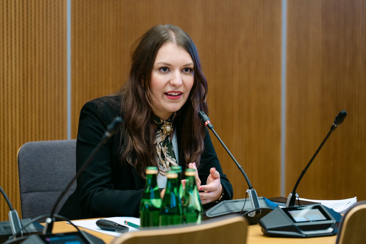 ZPPnetpl's tweet photo. Głos Koalicji „Inkluzywni w Zatrudnianiu” ponownie wybrzmi w Sejmie RP! 🏛️

Właśnie rozpoczęło się kolejne posiedzenie Poselskiego Zespołu ds. Inkluzywności w Zatrudnianiu. Tematem naszej dyskusji jest inkluzywne zatrudnianie osób z chorobami przewlekłymi oraz wyzwania, przed jakimi stają one na współczesnym rynku pracy.

Do dialogu nad kluczowymi zmianami zaprosili nas członkowie Zespołu – dziękujemy zaangażowanym Parlamentarzystom:
Aleksandra Kot @_olakot, Izabela Bodnar @BodnarIzabela, Barbara Okuła @BarbaraOkula, Robert Jagła @Robert_Jagla, Agnieszka Ścigaj @AgaScigaj, Joanna Wicha @JoannaWicha, Dorota Olko @dorota_olko, Jolanta Niezgodzka @JNiezgodzka, Małgorzata Gromadzka @MaGromadzka, Elżbieta Burkiewicz @ElaBurkiewicz, Adam Gomoła @GomolaAdam, Piotr Kandyba @KANDYBAPIOTR.

W rozmowach biorą udział także przedstawiciele Ministerstwa Zdrowia oraz partnerzy naszej Koalicji „Inkluzywni w Zatrudnianiu”: @amazon, @USP_Zdrowie, @Servier Polska, @AngeliniPolska, @Provident_PL oraz @Jooble_Jobs Polska.

Przechodzimy do kolejnych kroków legislacyjnych! 🚀

👉 Dołącz do naszej inicjatywy i podpisz manifest: https://t.co/WQochILGAq ✍️

#InkluzywniWZatrudnianiu #ZatrudniamInkluzywnie #SejmRP #ChorobyPrzewlekłe #RynekPracy #DEI #Współpraca