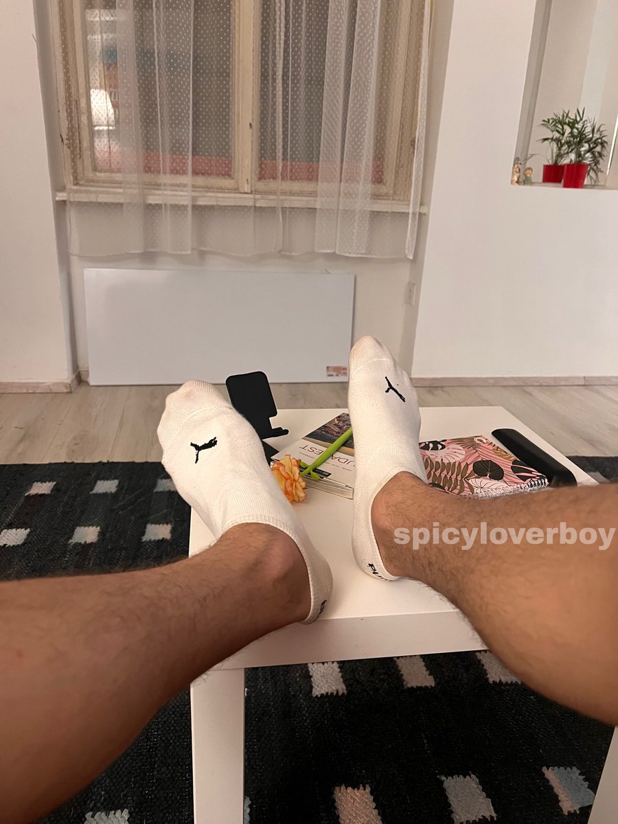 spicyloverboy's tweet photo. waiting to be worshipped by you 😛🦶🏻 https://t.co/MWG5XC1s2c