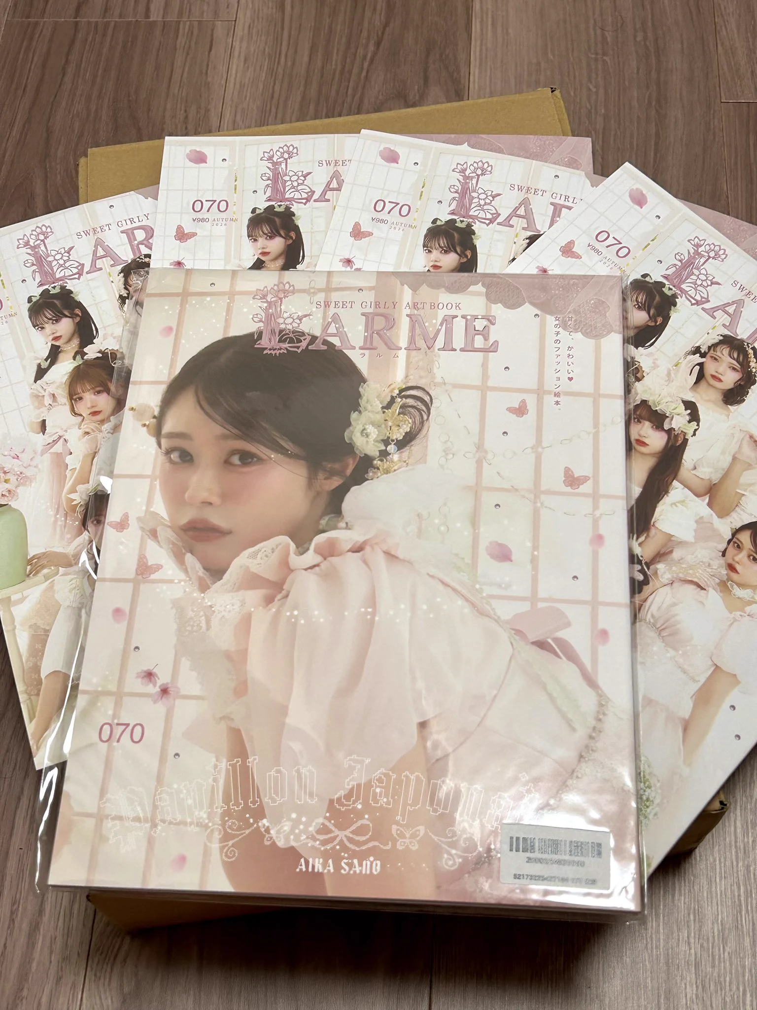 佐野愛花 LARME 限定絵柄チェキ にぺ on X: 