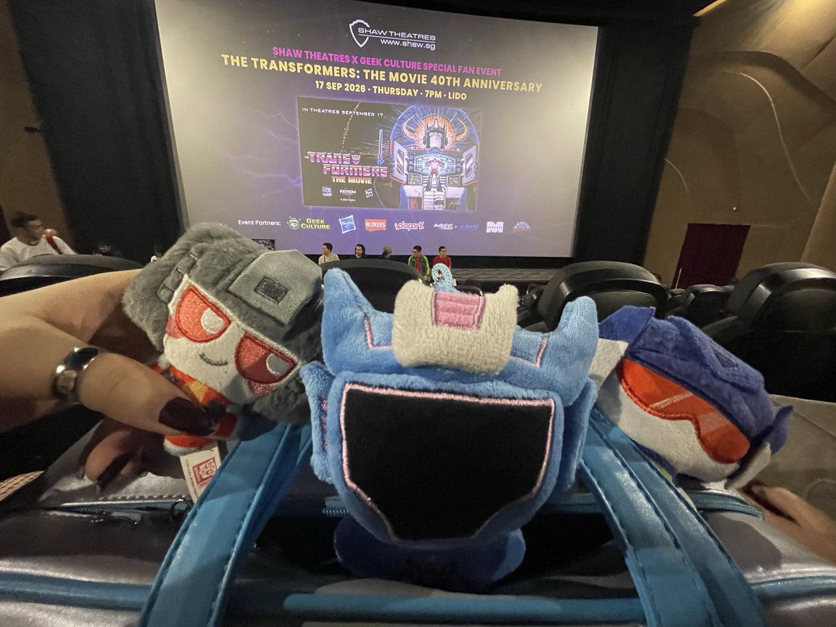mewmrpmaow's tweet photo. AWESOMEFUL DAY OF TRANSFORMERS
SAW SOUNDWAVE ON SCREEN HEHEHEHEHEHEHE https://t.co/Ol1WivQTmZ