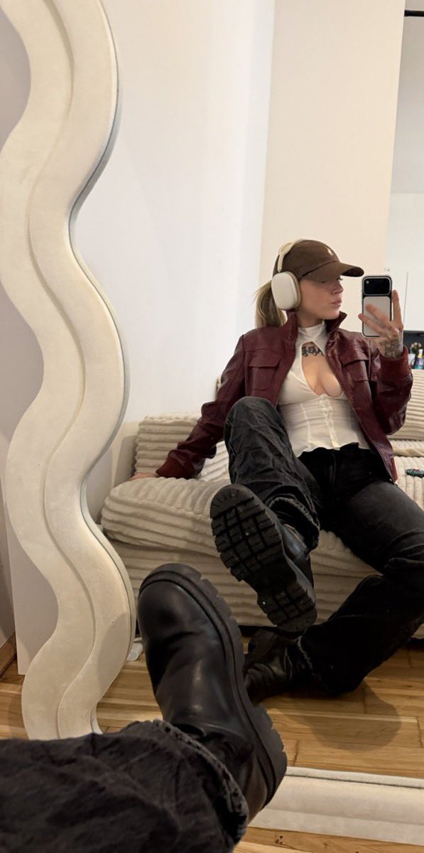 Reine_Eva_11's tweet photo. Dominatrice recherche un véritable soumis sans collier qui est prêt à se mettre à genoux 🧎‍♂️ à mes divine pieds.👣 👠👠👅👅 https://t.co/qEblUwwagF