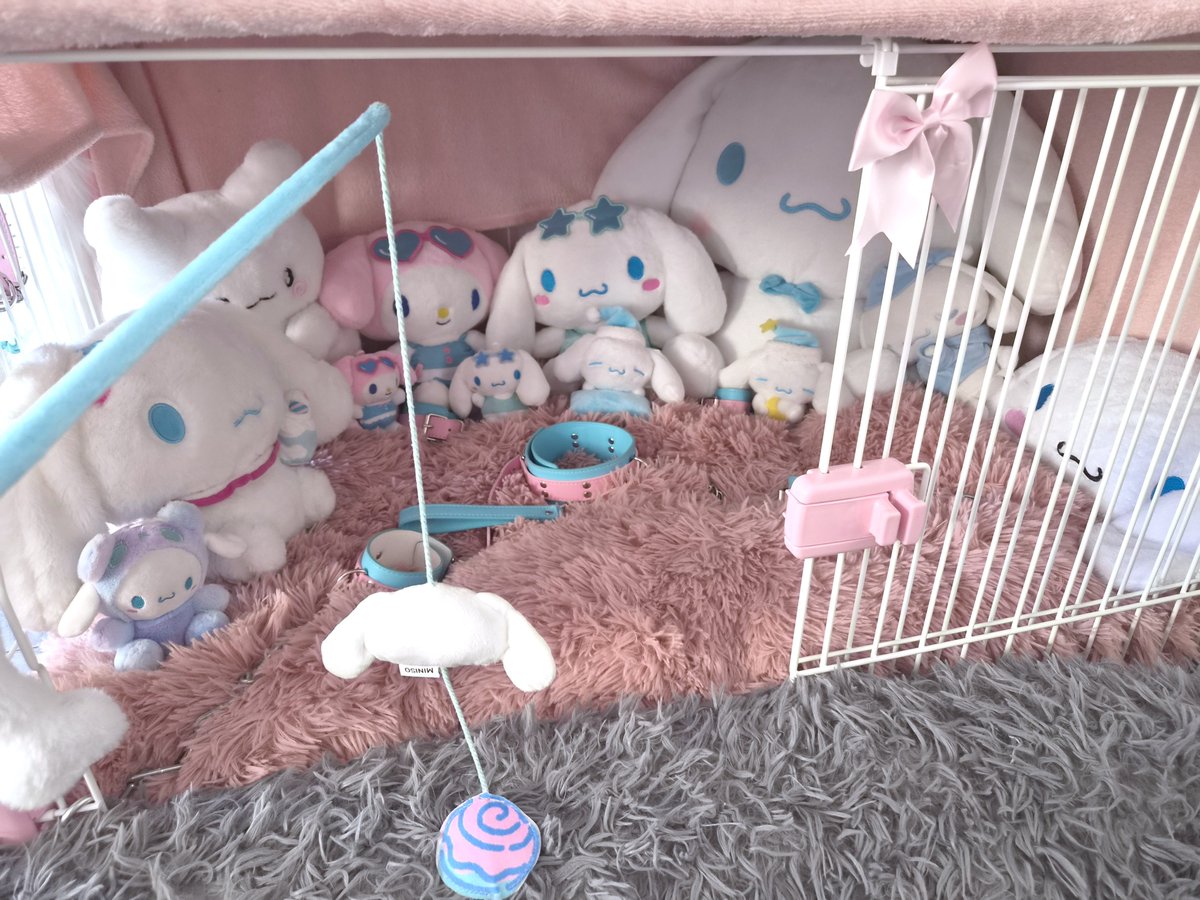 shiwaaaf's tweet photo. Qui c’est le petit toutou qui veut aller dans sa cage :3 ? https://t.co/ZuAUb64RaV