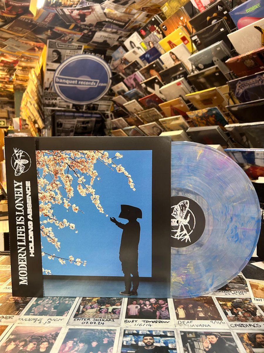 BanquetRecords's tweet photo. 🆕 HOLDING ABSENCE 🆕

the new album 'Modern Life Is Lonely' has just arrived https://t.co/hVWTfYWB91