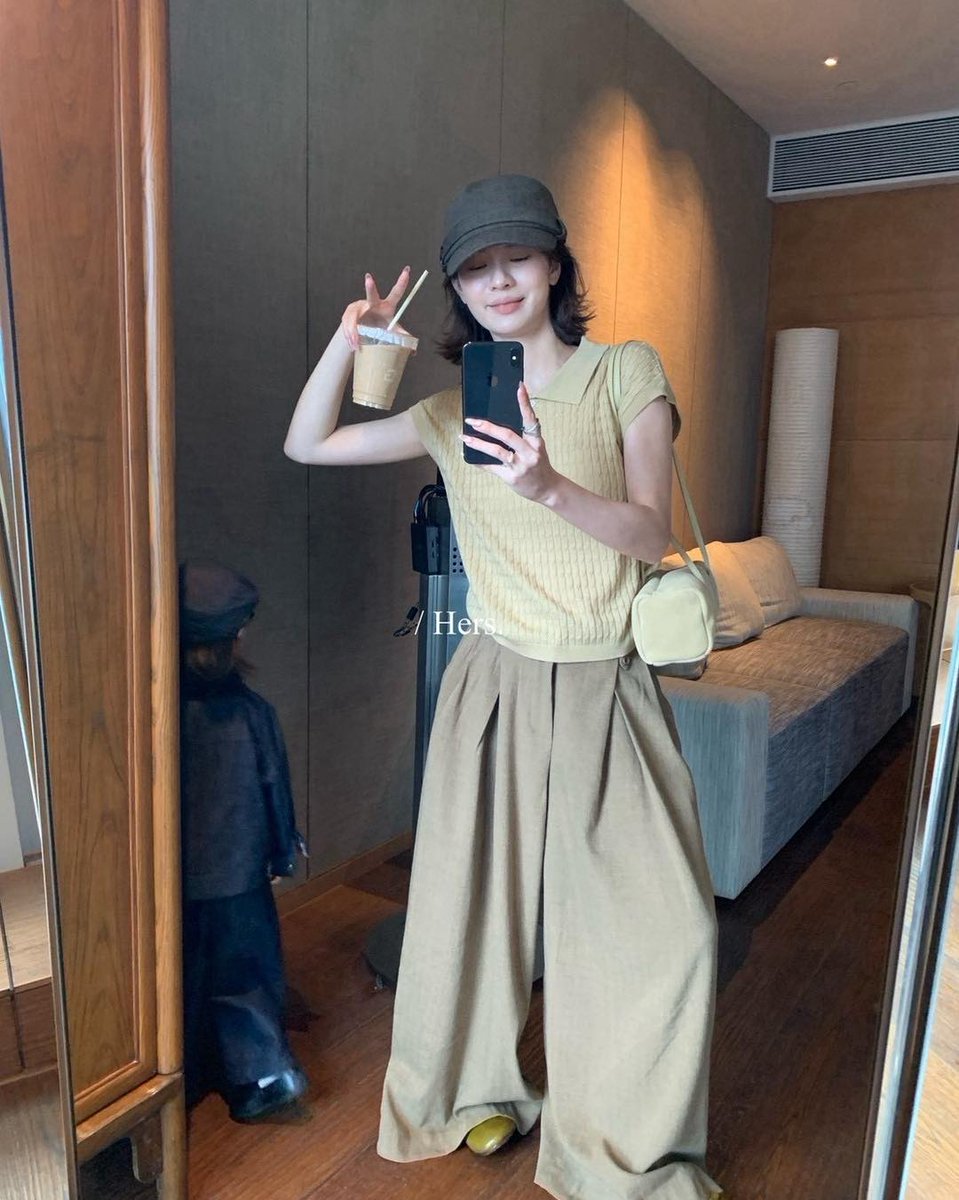 RobertaMalslom's tweet photo. 🤎 A half-button polo collar and cable-knit texture create the perfect autumn vibe. Easy to wear alone, breathable, and not too thick. Casual yet elegant, it pairs perfectly with wide-leg pants. Item No. : R203-025
Name: Polo-Collar Half-Button https://t.co/TbtXYAWorb