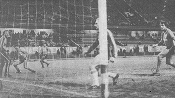 BocaEnLaCopa's tweet photo. #UnDíaComoHoy en 1982 #Boca empató 2-2 con Jorge #Wilstermann en La #Bombonera por la 5° fecha de la Fase de Grupos de la Copa #Libertadores.
Sólo el 1° del grupo clasificaba y Boca ya no tenía más chances matemáticas de hacerlo. https://t.co/5nAH8QWYP8