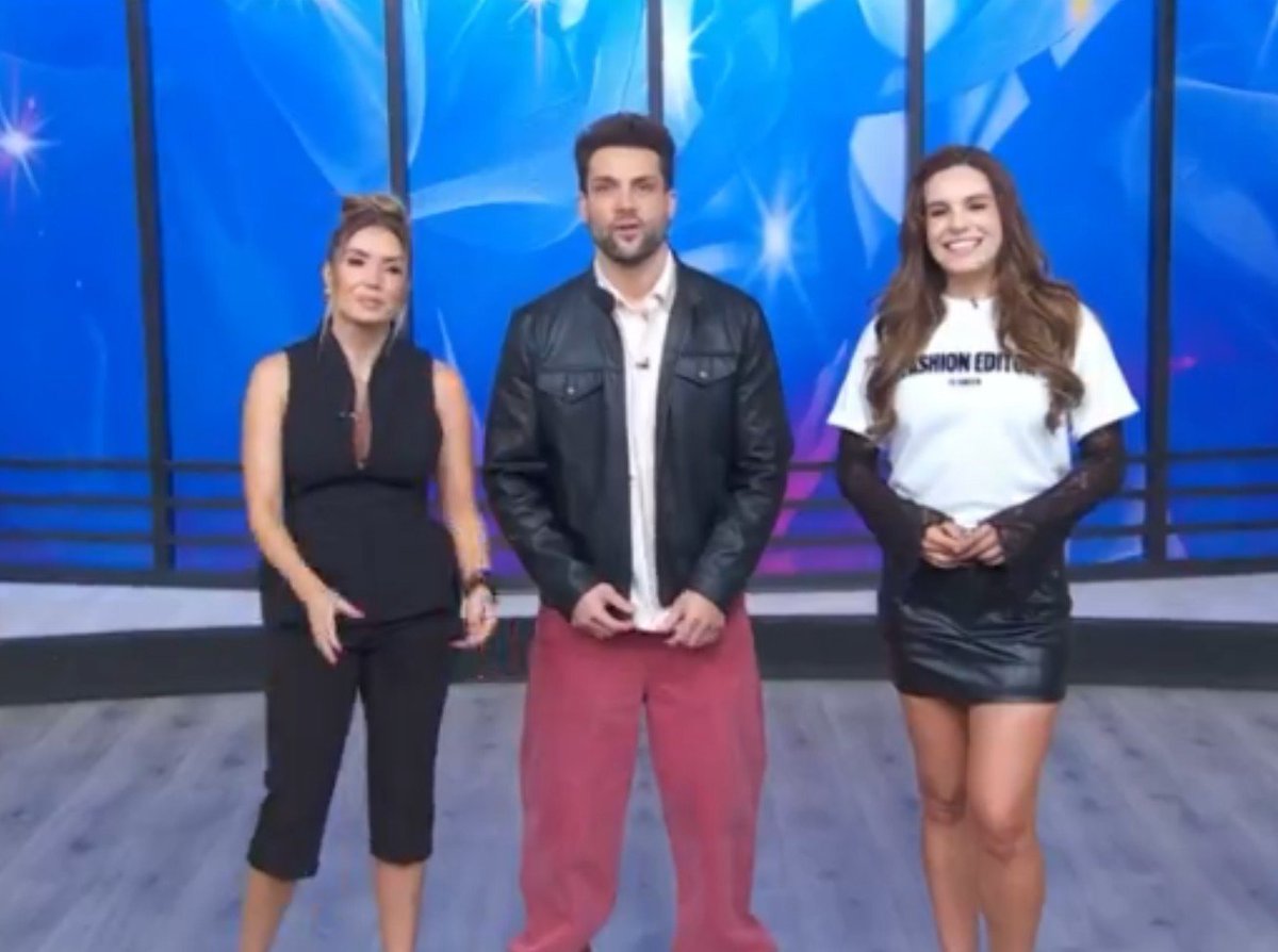 W0nk4_123's tweet photo. Buenos días al más guapísimo de la TV.
Prendan la TV 1% que ya está Nicola en Hoy 💚😍
#NicolaPorcella https://t.co/7fKzo9LSzG