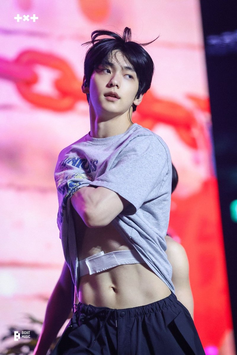ur41winks's tweet photo. i love how soobin is an outfit repeater, he's so real for this https://t.co/bsHM1XPg5W