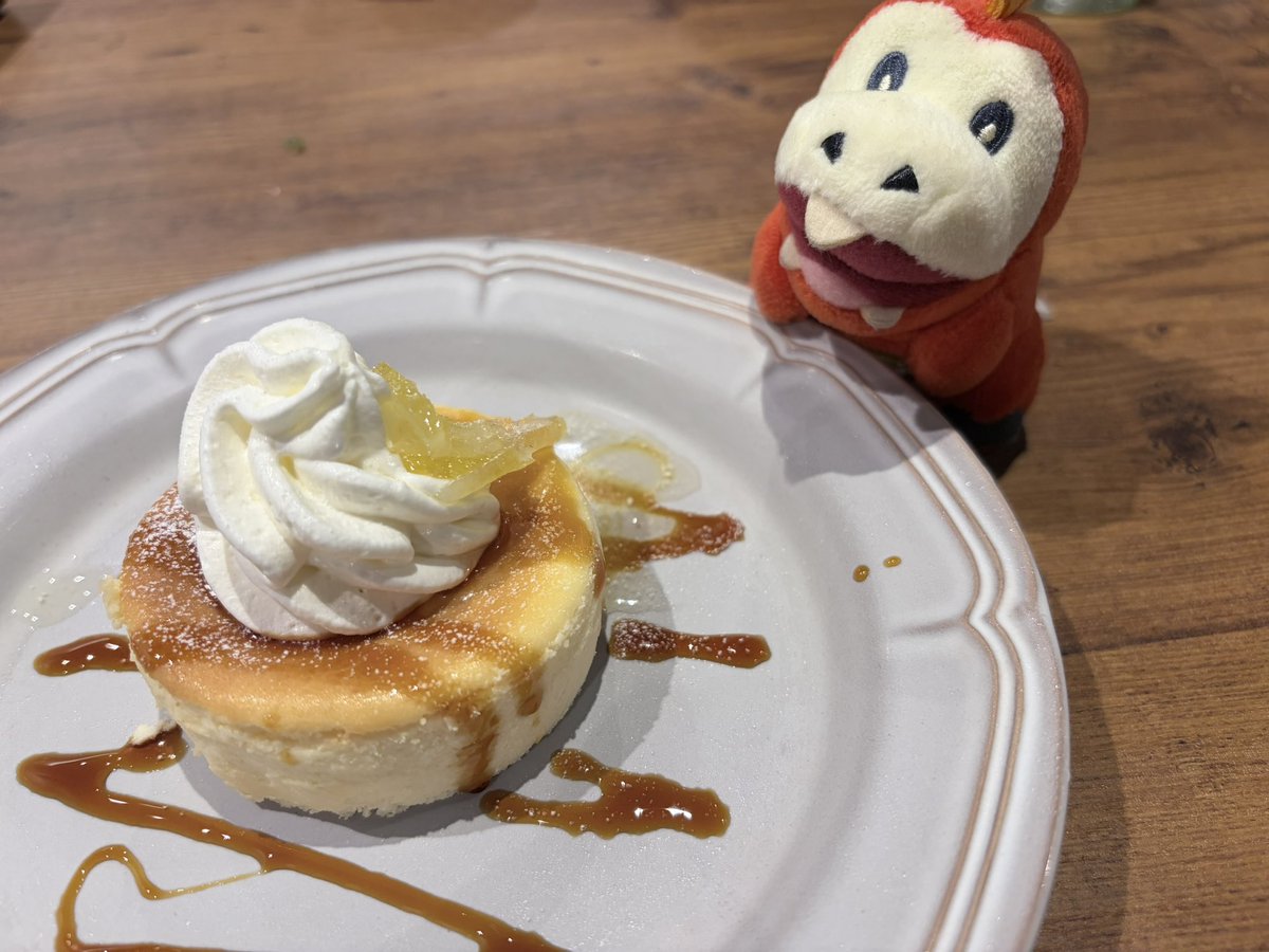 Fuecoco_1015's tweet photo. ホゲータも一緒に食べたいね🧀
#ぬい撮り  #ホゲータ https://t.co/yL4kbI6DEA