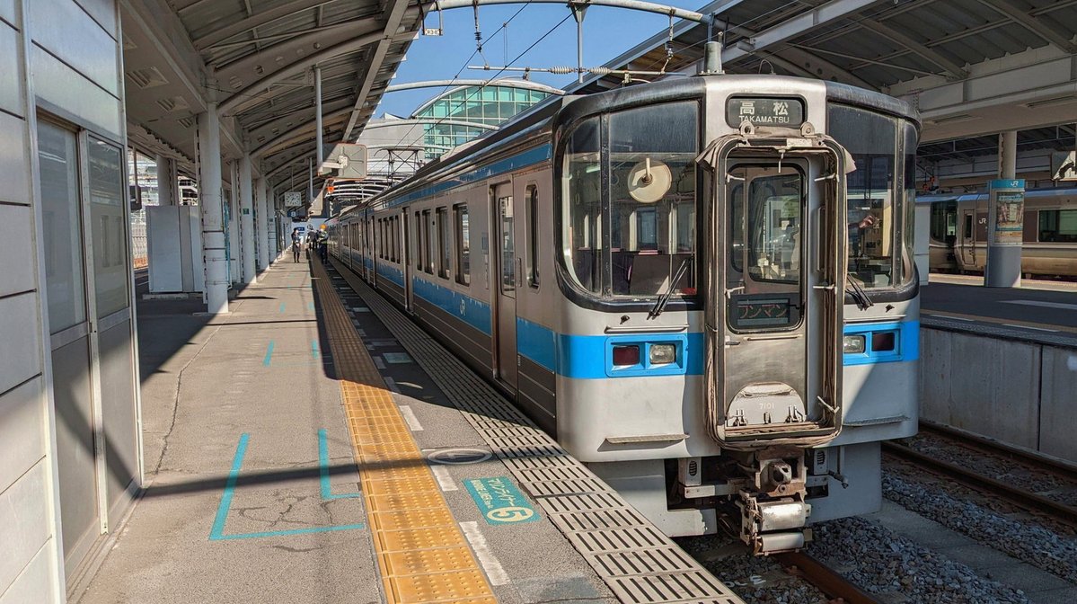 labosqui's tweet photo. 気のせいかなーと思ったけどやっぱり地震だったのね https://t.co/5C3VO7wJ8J