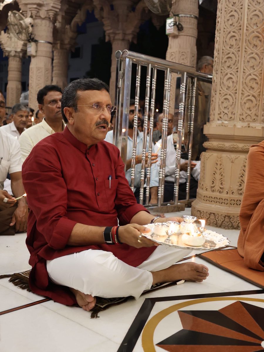 vinod_moradiya's tweet photo. આજે આપણા દેશના લોકલાડીલા વડાપ્રધાનશ્રી નરેન્દ્રભાઈ મોદી સાહેબના ૭૬મા જન્મદિવસ નિમિત્તે શ્રી સ્વામિનારાયણ મંદિર, ડભોલી ખાતે ભવ્ય મહાઆરતી કરી અને પ્રધાનમંત્રીશ્રીના સારા સ્વાસ્થ્ય, સુખાકારી અને દીર્ઘાયુ જીવન માટે પ્રાર્થના કરી.

@narendramodi  @PMOIndia https://t.co/dP8aT7XML9