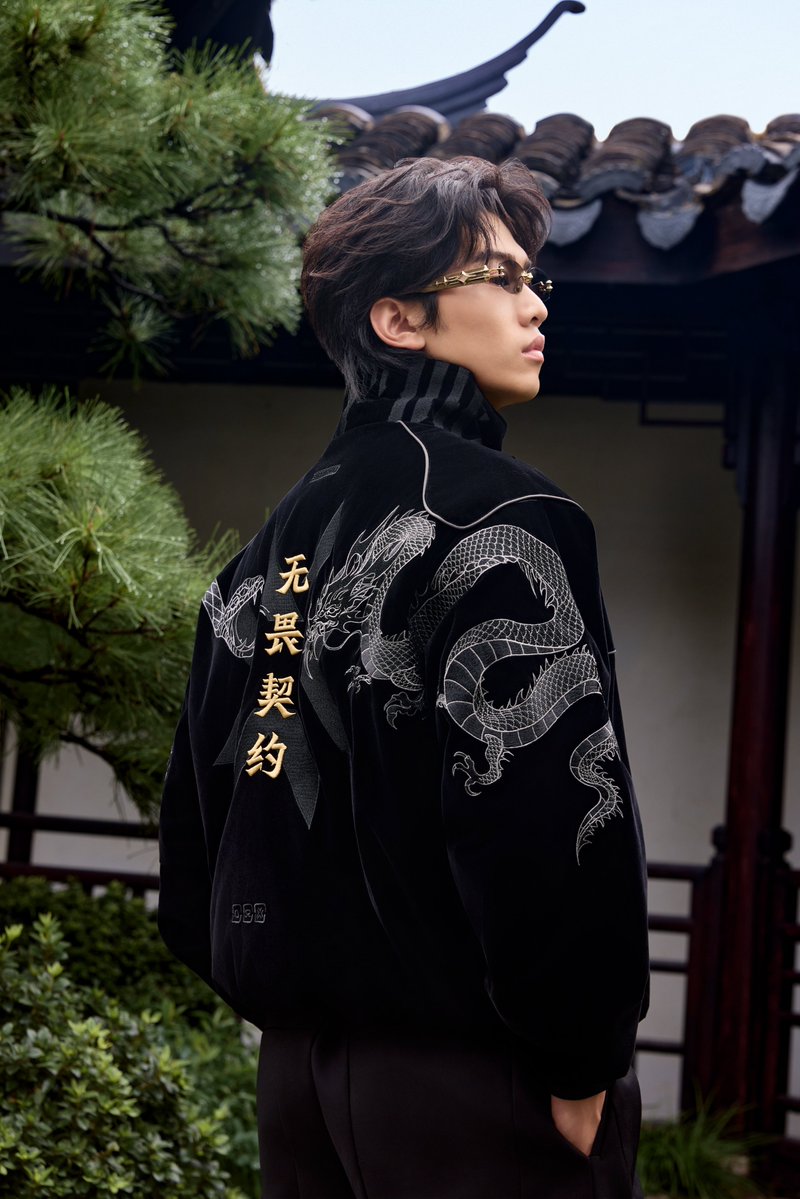 nandoshowww's tweet photo. COLEÇÃO DE ROUPAS DO 🇨🇳 CHAMPIONS XANGAI 2026 

- Jaqueta (essa tá absurda)

- Moletom

- Jersey 

Mais fotos e peças na thread