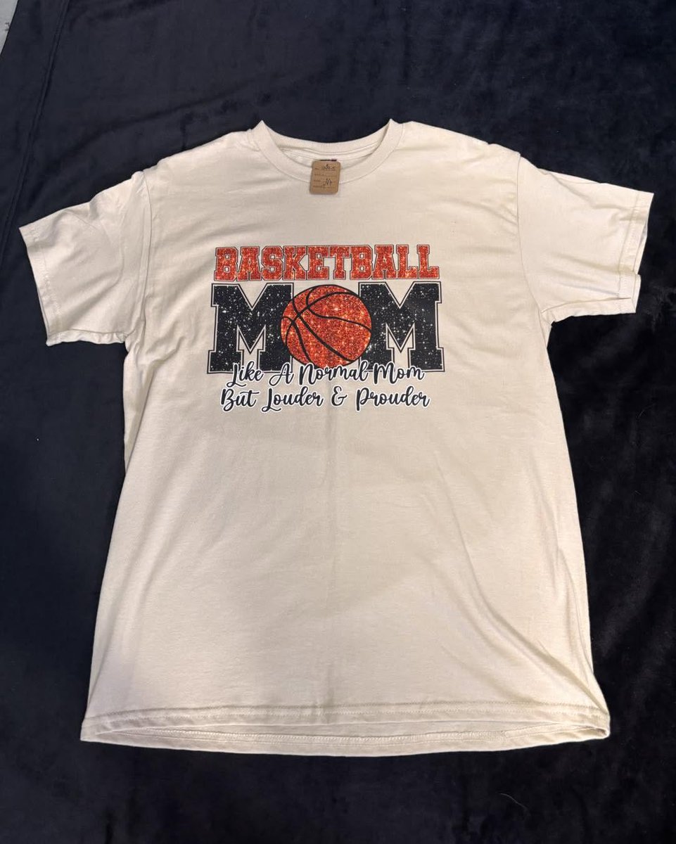 HiediWeismbb's tweet photo. Women’s T-Shirt, hoodie, and crewneck, all size Medium
T-shirt: $4. 99 
Hoodie: $8. 99 
Crewneck: $5. 99

Closed. Like and share, and come see us at Sophia Grace Boutique &amp; Consignment Shop, 8589 North 300th Street, Altamont, south of Altamont https://t.co/mofyZEseIq