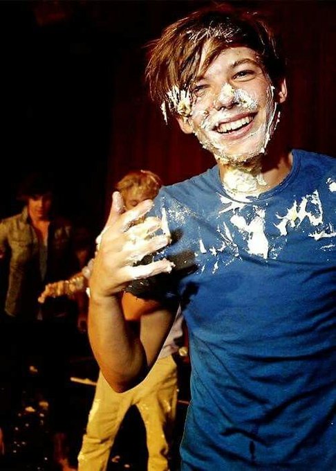 GVFCaleidoscope's tweet photo. I’ll never forget September 17, 2011. This photo breaks my heart because, to me, everything changed after that day. Lou’s smile here is so genuine… that whole-face kind of happiness, like he didn’t have to hold any part of himself back.

They were just teenagers performing in a gay bar full of adults. I still wonder what really happened afterward, and whether we’ll ever know the truth behind the stories about that trip to LA to “tell him off.”

It hurts to think of that joy becoming something he might have felt he had to hide. Every now and then, that same smile peeks through, and I just hope the people closest to him still get to see it often. That he still gets to feel that free, that safe, that happy. 🤍