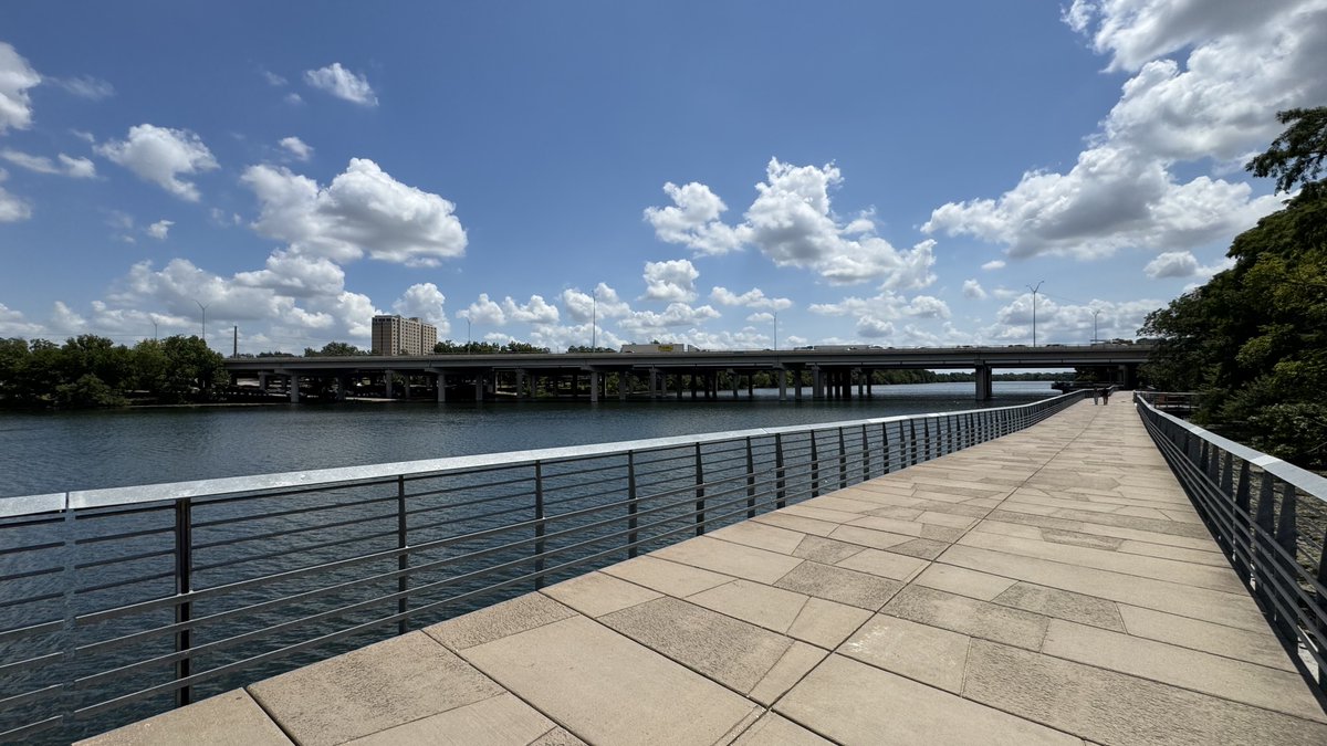 AustinCityParks's tweet photo. There will be intermittent closures on the south shore boardwalk on the Butler Hike-and-Bike Trail near I-35 on Thurs., 9/17, and Fri., 9/18, for work associated with the TxDOT I-35 project. Closures are expected to be 20 minutes maximum at a time. Info: https://t.co/An3k260aNV https://t.co/VNlWFX1Ow1