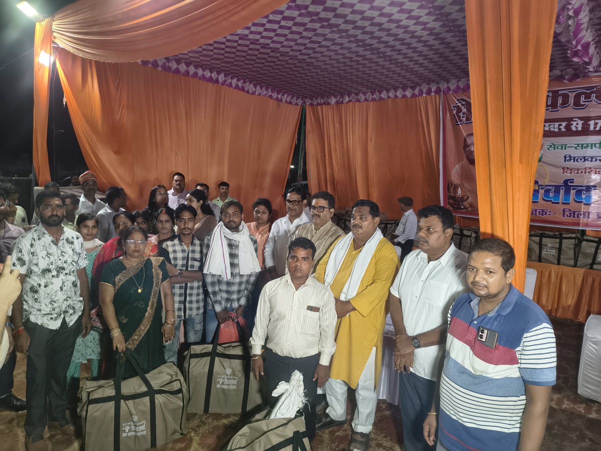 dm_sitapur's tweet photo. सेवा संकल्प महोत्सव-2026 के अंतर्गत राजकीय इंटर कॉलेज मैदान में आयोजित कार्यक्रम में जनपद के जनप्रतिनिधियों द्वारा लाभार्थियों को टूलकिट वितरित किए गए। इस अवसर पर लाभार्थियों को विभिन्न योजनाओं का लाभ प्रदान करते हुए स्वरोजगार एवं आत्मनिर्भरता की दिशा में प्रोत्साहित किया गया। https://t.co/k7zmP01fYq