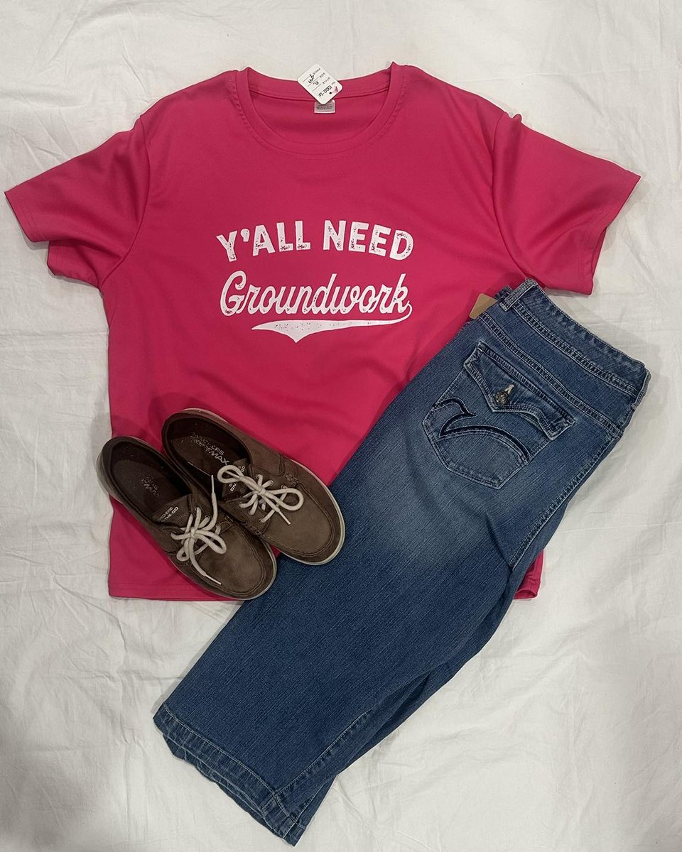 HiediWeismbb's tweet photo. Women’s T-shirt, size XL: $4. 99 
Women’s capris, size 14: $8. 99 
Women’s slip-on Skechers shoes, size 7: $7. 99 

Open until 5 p. m. Visit Sophia Grace Boutique &amp; Consignment Shop at 8589 North 300th St, Altamont, south of Altamont, on the corner https://t.co/vLcUA1hKxG