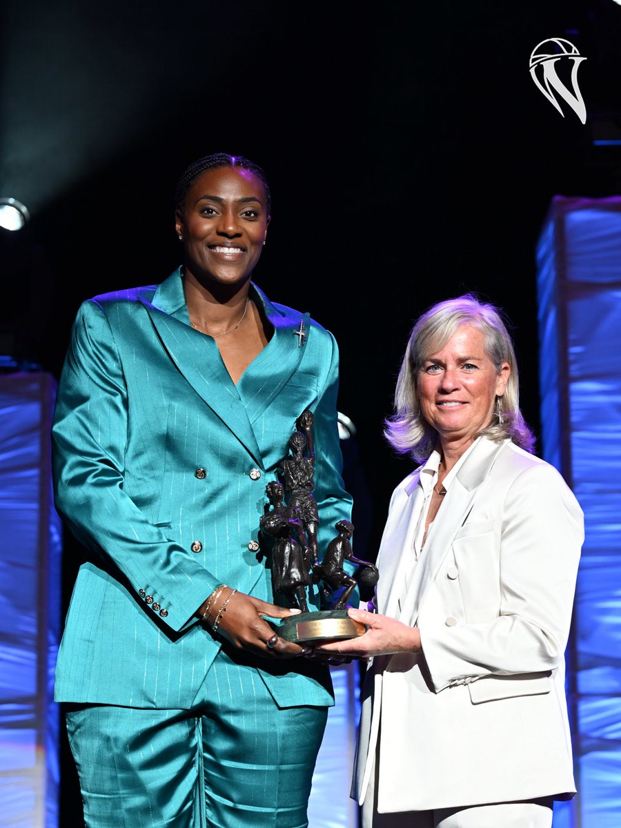 WBHOF's tweet photo. Congratulations to Sylvia Fowles, Class of 2025, on her upcoming statue at LSU! Fowles joins Seimone Augustus, Class of 2024, as the only female athletes in school history with this honor. Well earned, Sylvia!  @LSUwbkb https://t.co/cwkxX2YreF