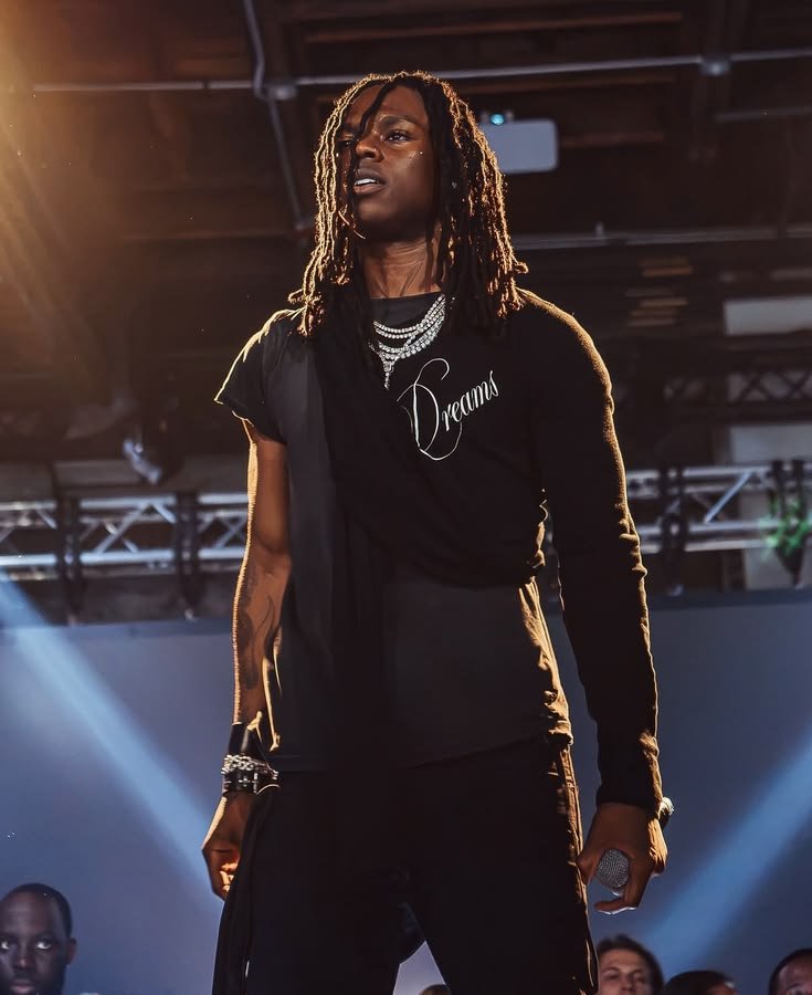 EfEzInO0's tweet photo. If you dey stan Rema or Burna na when bragging rights fit finish you 😂😂. You go dey enjoy wins anyhow bro https://t.co/komnBcmn4u