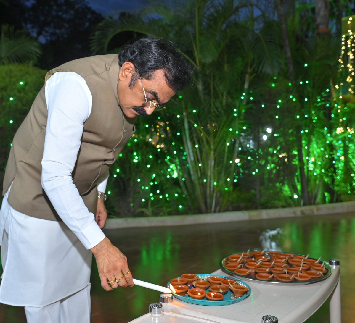 MPRakeshSingh's tweet photo. यशस्वी प्रधानमंत्री श्री @narendramodi जी के जन्मदिवस एवं जनसेवा के 25 वर्ष पूर्ण होने पर 'सेवा संकल्प अभियान' के अंतर्गत आज निज निवास जबलपुर में ‘आशीर्वाद का दिया’ प्रज्ज्वलित किया।

यह दीप जनसेवा एवं राष्ट्रसेवा के संकल्प को निरंतर प्रकाशित करता रहे एवं सेवा और समर्पण की यह ज्योति सदैव यूं ही प्रज्ज्वलित रहे, यही मंगलकामना है।

#HappyBdayPMModi 
#SevaSankalpAbhiyan #सेवा_संकल्प_अभियान #AshirwadKaDiya #Jabalpur