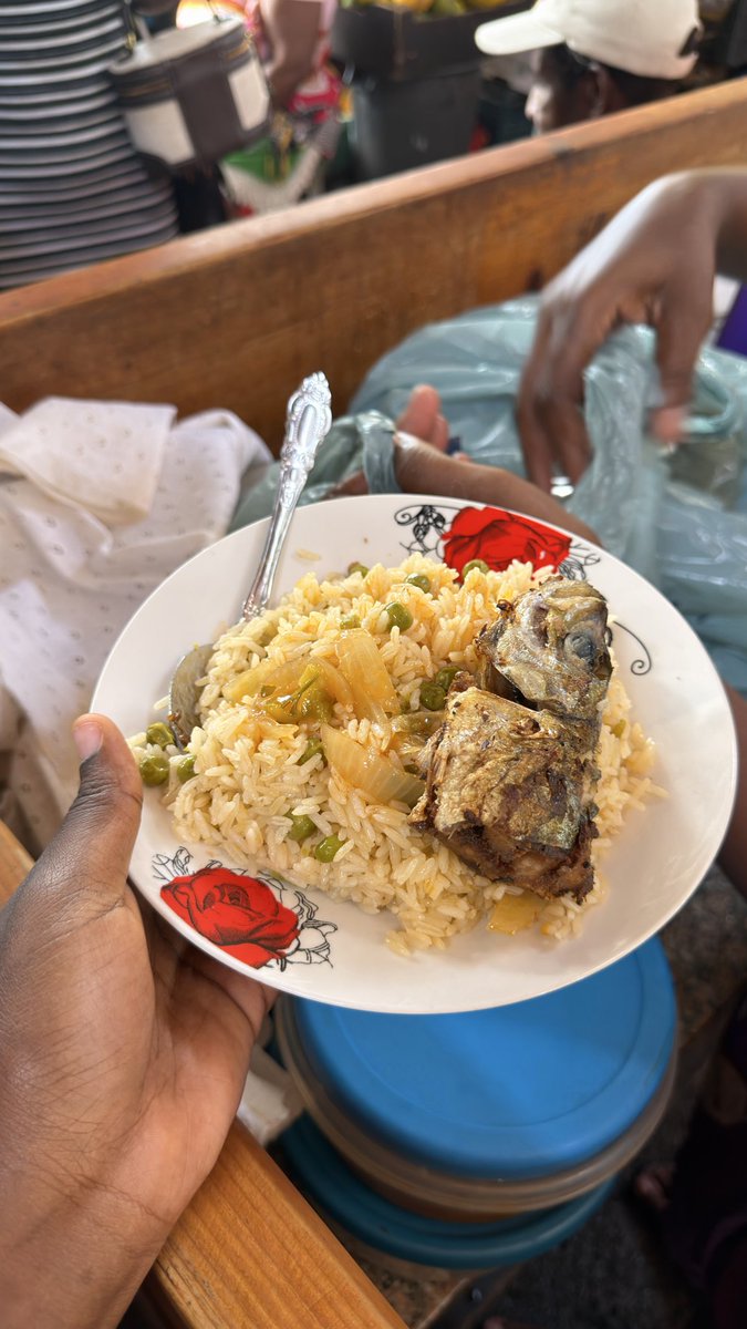 chefabbys's tweet photo. Cabo verde is the first African country I've visited that does not take PEPPER at all. They serve their rice with no sauce, no pepper. You can eat the rice with ketchup 🇨🇻 https://t.co/RA7WNTs51a
