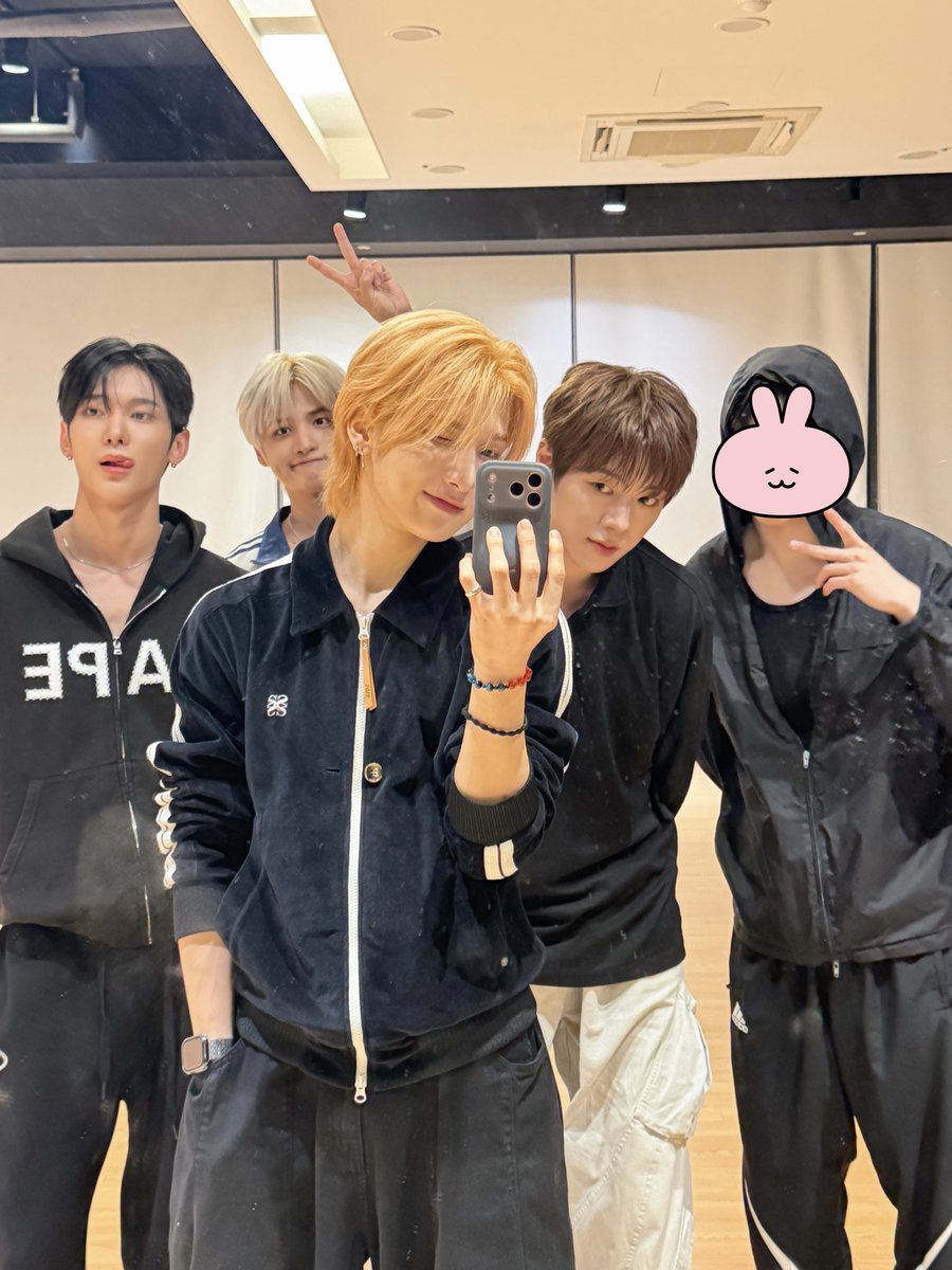 ehflehfl00's tweet photo. 나우즈 영원합시다 https://t.co/nK8k5E4cGc