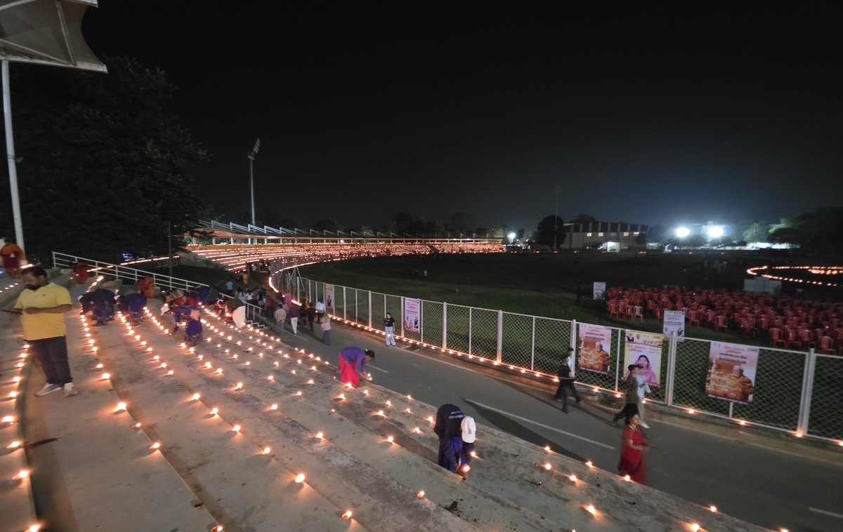 SwachhAMC's tweet photo. अम्बिकापुर के गांधी स्टेडियम में जिला स्तरीय ‘सेवा संकल्प अभियान’ का शुभारंभ ‘आशीर्वाद का दीया’ प्रज्वलित कर किया गया। कार्यक्रम में मुख्य अतिथि के रूप में पर्यटन एवं संस्कृति मंत्री श्री राजेश अग्रवाल शामिल हुए। #Surguja https://t.co/ACNPojrmlb