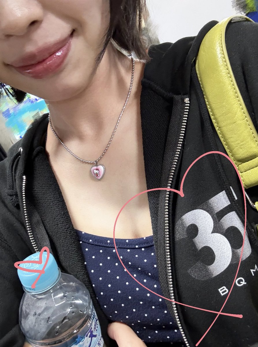 alisatejima's tweet photo. BQパーカーは普段着にも着れるようなデザインを目指しました！

私も今日普通に私服として着て出掛けたら、それどこのパーカー？かっこいいねって聞かれたのでドヤ顔でBQのグッズです✌️
と答えました✨

通販もあるかも？？
#BQMAP https://t.co/VTRjzUOWaC