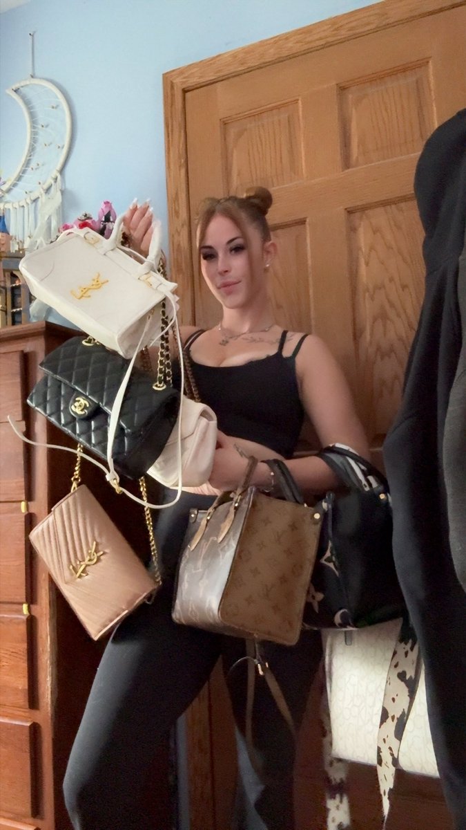 HayHay_Rae69's tweet photo. Expensive taste, bratty attitude, and a wallet that better match https://t.co/JXqSf8zw5F