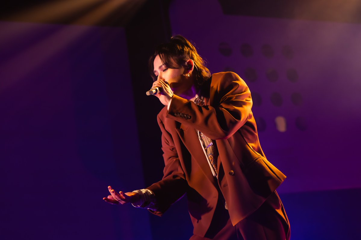 modelpress's tweet photo. 【写真到着📸】SHUTA.（AAA末吉秀太）
「SHUTA. CONVENTION LIVE I.N.C-」
https://t.co/bp71DxbKYH

〈🎵セットリスト〉
M1：SO-RE-NA
M2：With Me
M3：FLAT
M4：灯蛾
M5：クラクルール
M6：夏のとなり

@SHUUTY_ss https://t.co/PPcQ42NCyk