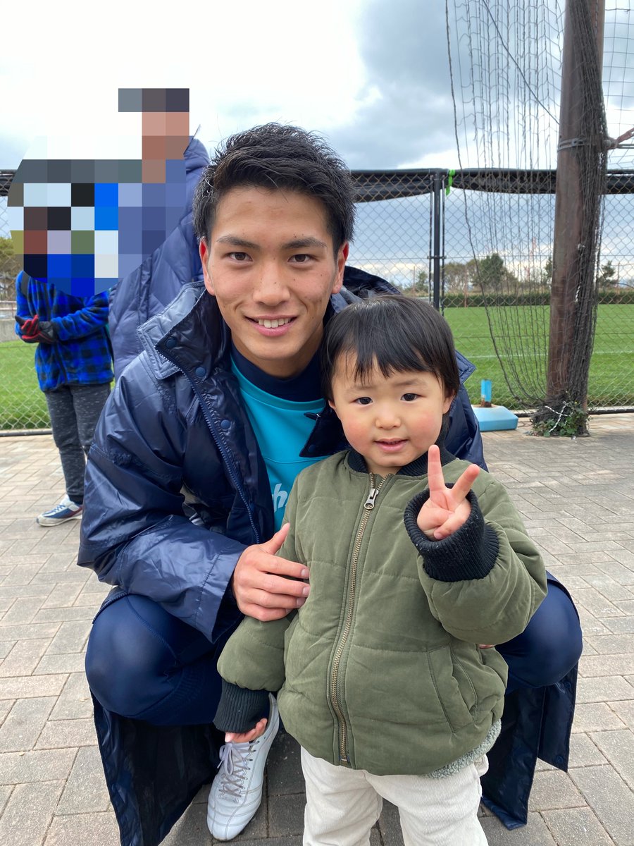 So99Soso's tweet photo. 2020年の若かりし頃の上島選手や大弥、セランテス。
子どもだけでもいいので、またこういうファンサやってほしい。
この翌日に長女が生まれてきたのもいい思い出。
#アビスパ福岡ミッション919 
#アビスパ福岡 https://t.co/f09glcqjP7