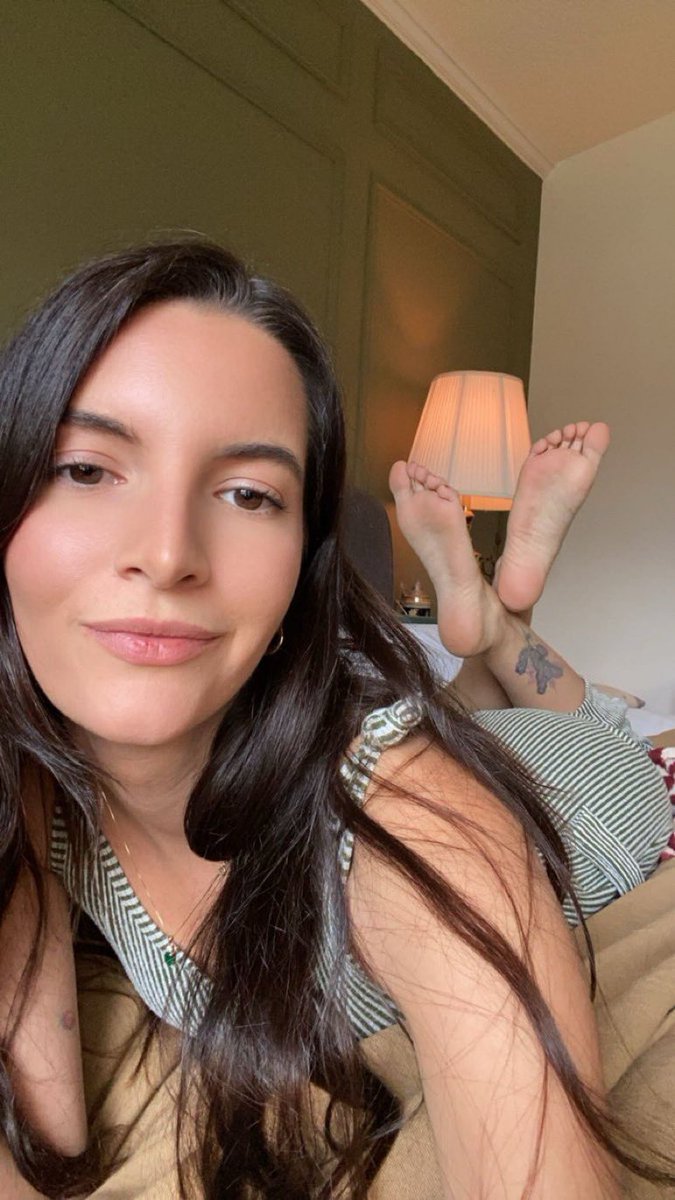 elanathegod's tweet photo. At work daydreaming about my feet again? https://t.co/j20FzOMMaC