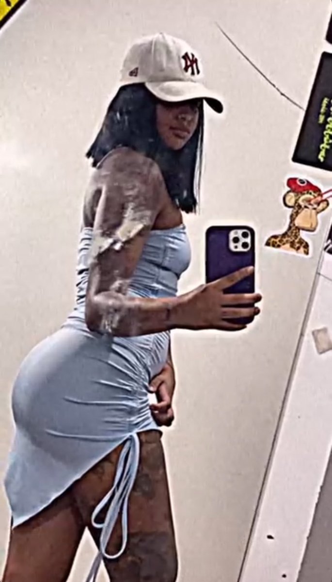 exposedsoro's tweet photo. Essa daqui gosta de mostrar o rabo preto https://t.co/0HuSc45fjL