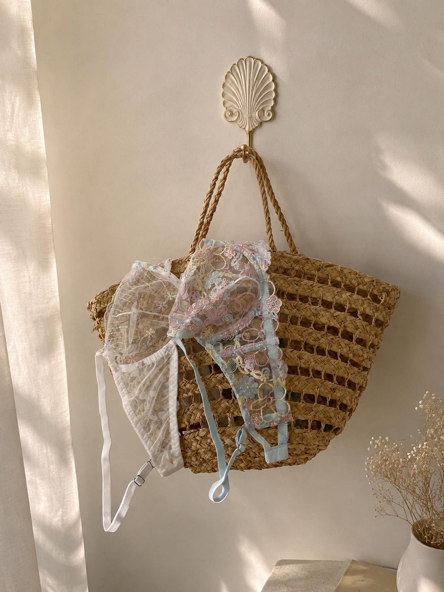 SimaSummerlot's tweet photo. Soft details, summer mood. An elegance hidden in the details. https://t.co/Pn9UGSDmim