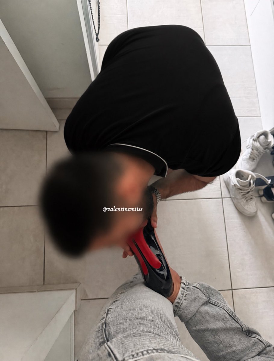valentinemiiss's tweet photo. L’effet déesse Valentine🫵🏻💰
Je met les hommes à genou en 1 secondes …

Findom fendom feet louboutin https://t.co/noCx65E3Km
