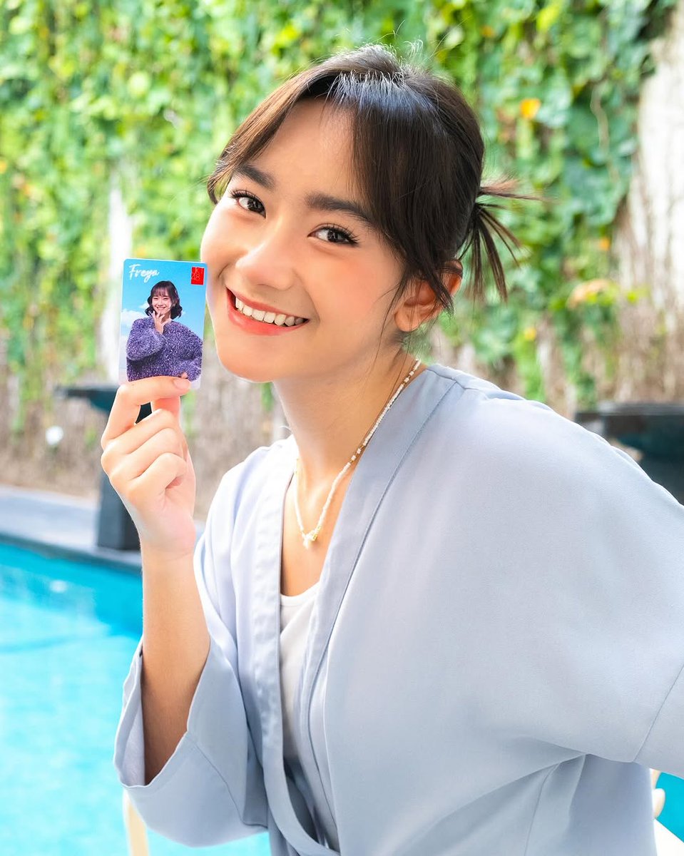 gianrader's tweet photo. Photo card seri ke-3 dari Tabungan Rencana 2.0 JKT48 sudah bisa didapatkan! Ingin memiliki photo card eksklusif dari  dan JKT48? Ikuti program selama 12 bulan dengan berbagai pilihan setoran bulanan dan hadiah merchandise, mulai dari UV sticker, acry... https://t.co/hArImgQLtn