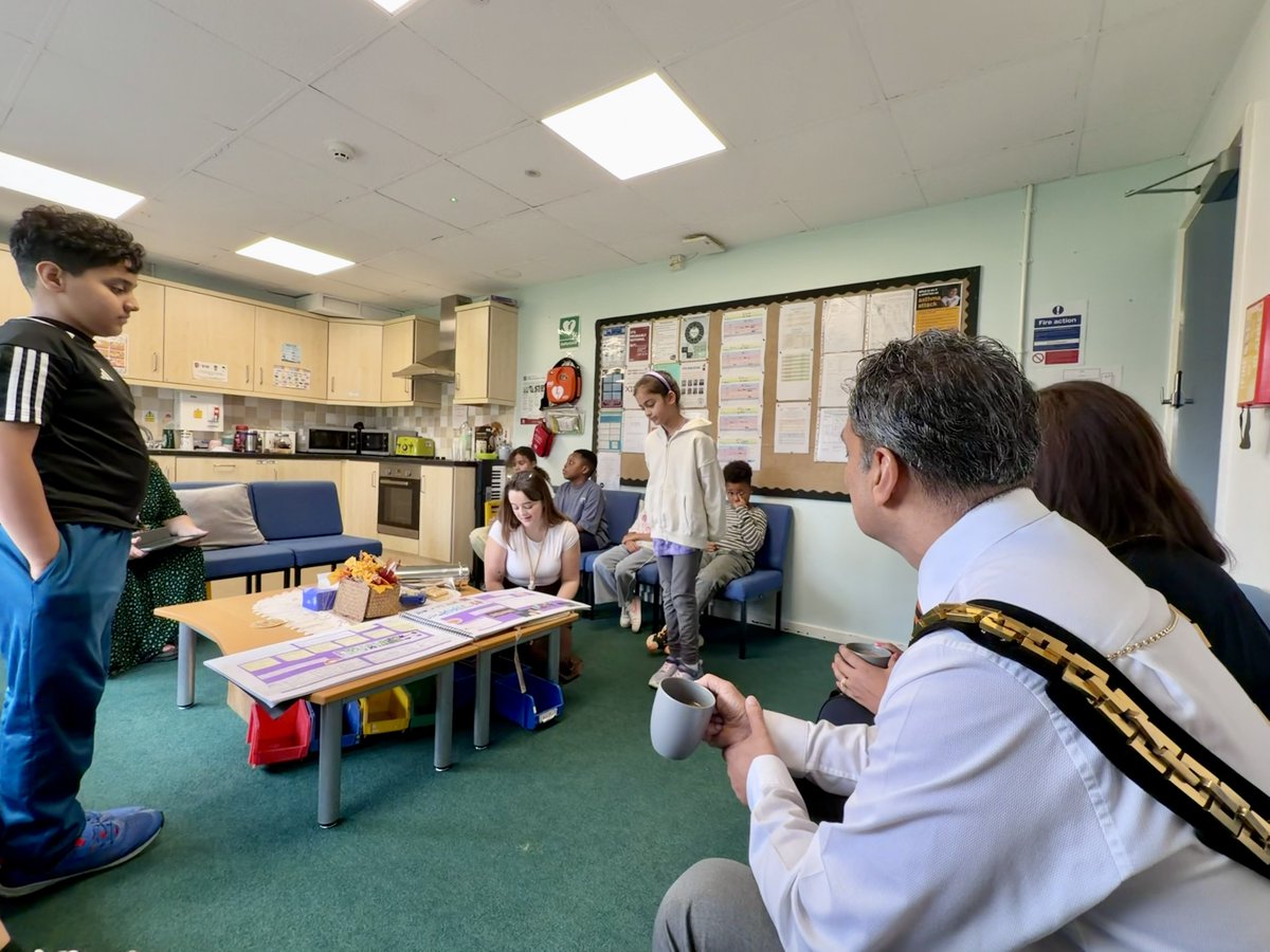 WolvesMayor's tweet photo. A fantastic morning celebrating 50 years of Merridale Primary School. 🎉

It was great to sit down with the School Council and hear about the work they have been creating, sharing their ideas and experiences of school life today. https://t.co/Mw4PUH8IM0