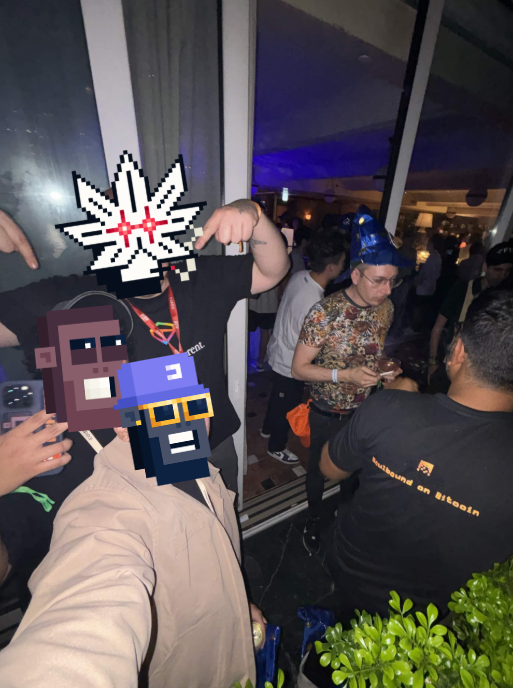 BITFOOTS_'s tweet photo. We flew out to Ordinals Asia in Hong Kong to hand out whitelist spots in-person and some small merch packs. 

Got to meet some notable figures in the space while we were there.

s/o to @ChartFu (yes he has a honorary) https://t.co/fkH2qCLSJO
