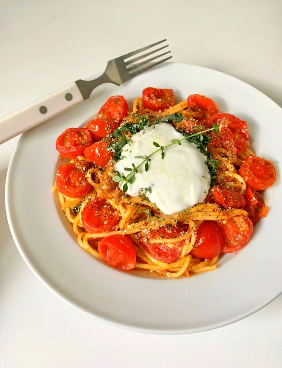 BlaineCangq6's tweet photo. My quick weekday dinner: creamy tomato pasta with fresh basil and a sprinkle of parmesan — cozy, delicious, and ready in 20 mins!， https://t.co/GHaTHnRPFT