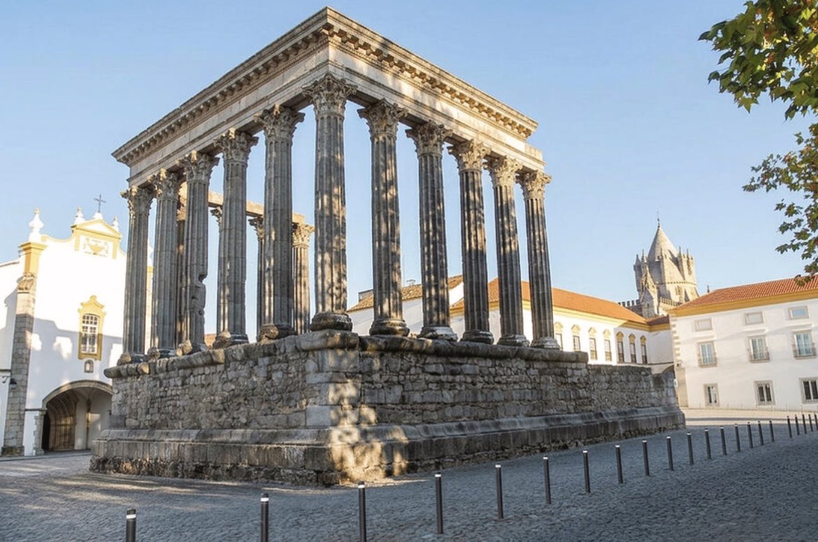 ShonnaHPhoto's tweet photo. Look closely &amp; you can count the carefully preserved pillars on this ancient Roman podium. Capturing the quiet stillness of the Temple of Évora was an incredible experience.

🛒 Timeless Shadows - The Corinthian … https://t.co/aUBmsHtIds

#Évora #TempleOfÉvora 
#Portugal https://t.co/dd1j5mLq3v