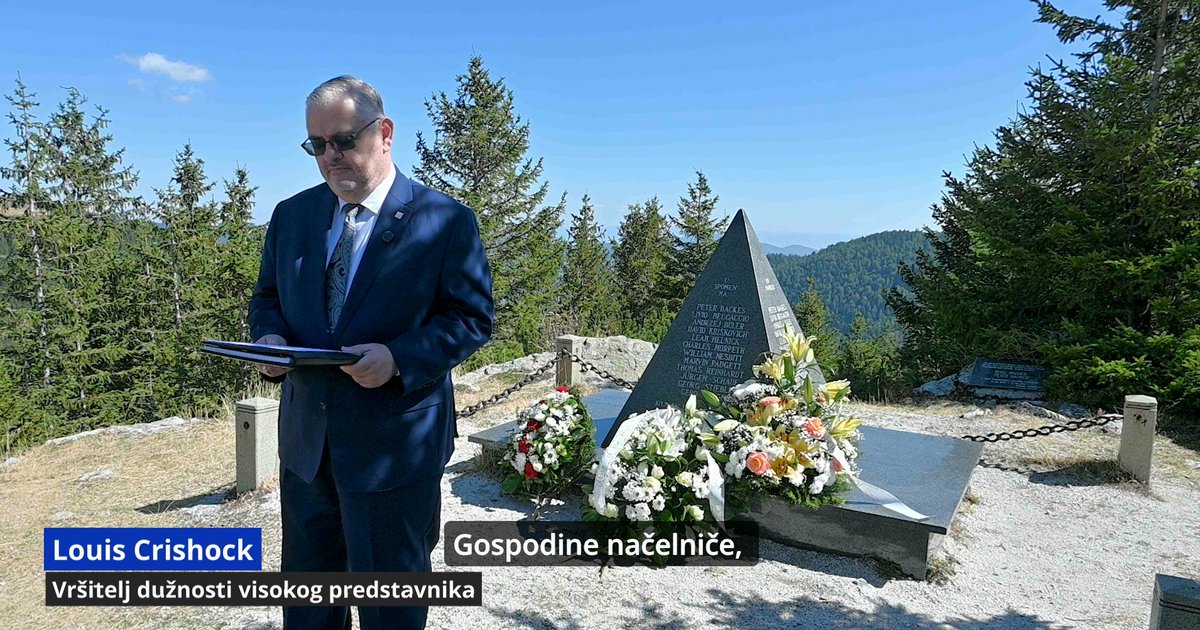OHR_BiH's tweet photo. AHR Crishock marks 29th anniversary of the Prokoško Lake helicopter tragedy
........
Vršitelj dužnosti visokog predstavnika Crishock obilježio 29. godišnjicu tragedije helikoptera na Prokoškom jezeru

https://t.co/VGtqKzcEou https://t.co/093LeMtOIY