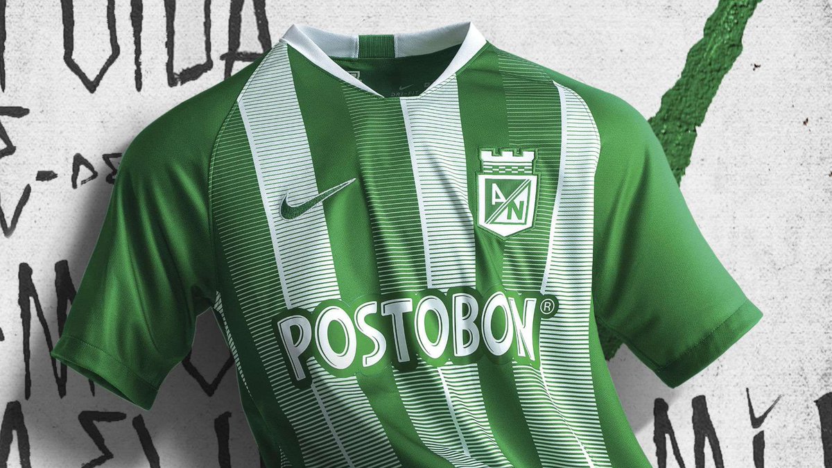 Juanjosebarrien's tweet photo. Aquí nunca seremos viudas de una marca que:

- Recicló diseños 
- Presentó una vulgaridad para los 70 años 
- Cogió la camiseta del Hertha Berlín y dijo que eran “las montañas de Antioquía” 
- Falló en los colores que había propuesto y fabricó una camiseta mal hecha. 

Bien idos https://t.co/MLmE2WZ8vJ