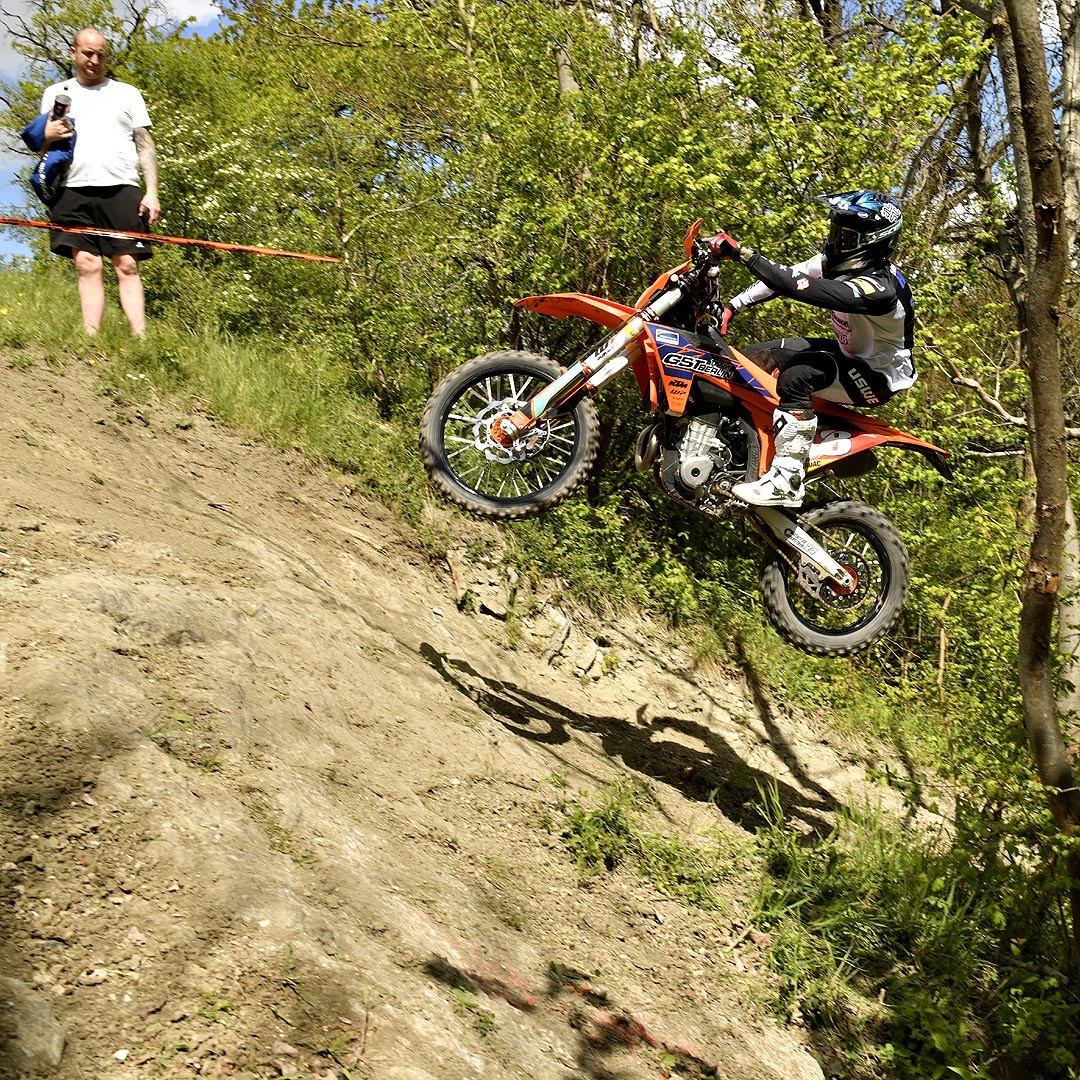 LashandaCodz's tweet photo. You can ride or jump up a rock slab like this, as Eddi Hübner demonstrates here at the Enduro Sprint in Großlöbichau. https://t.co/rpTU6Zsp1J