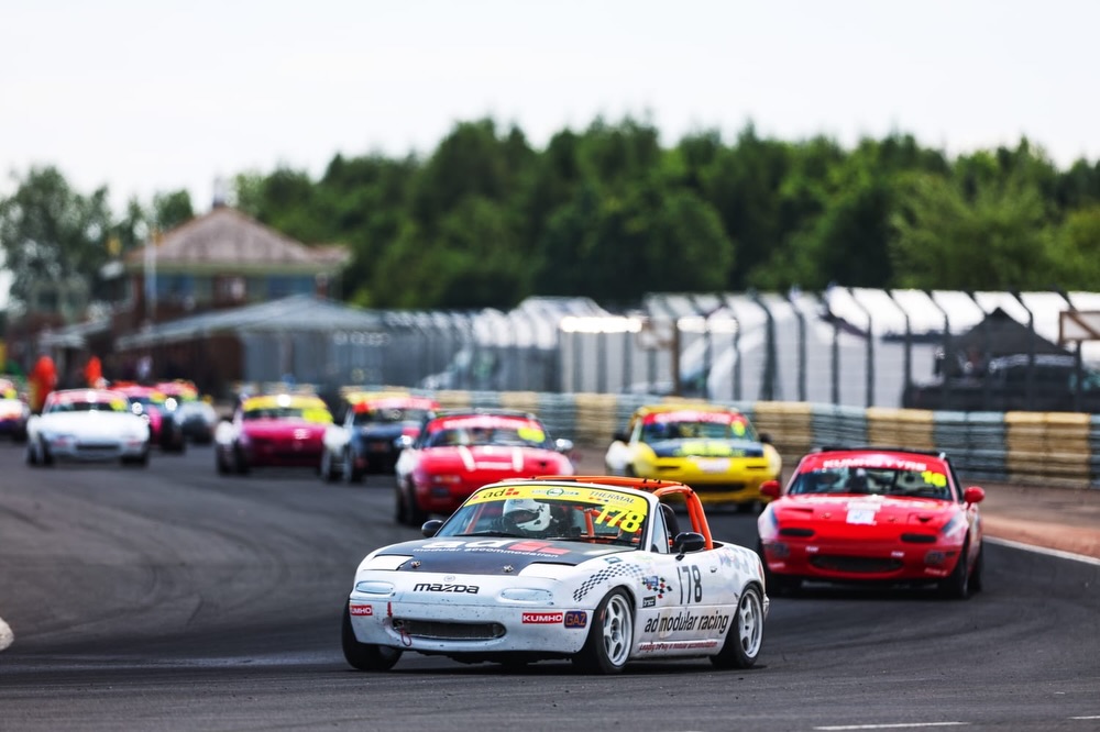 BrandyTonir4's tweet photo. Racing is underway on day two of the BRSCC Mazda MX-5 Championship at Croft Circuit, with another P1 finish! Steve Foden fought hard for the win, while Andy Gilligan finished P18. All to play for in race three this afternoon. https://t.co/Hh93lPcqgK