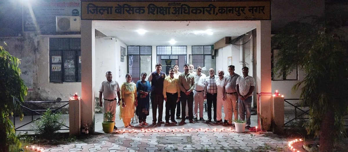 basic_siksha_up's tweet photo. आशीर्वाद का दीया कार्यक्रम में श्री हरिओम सिंह  जिला बेसिक शिक्षा अधिकारी कानपुर नगर वह कार्यालय का स्टाफ https://t.co/c5wvDaOFK4