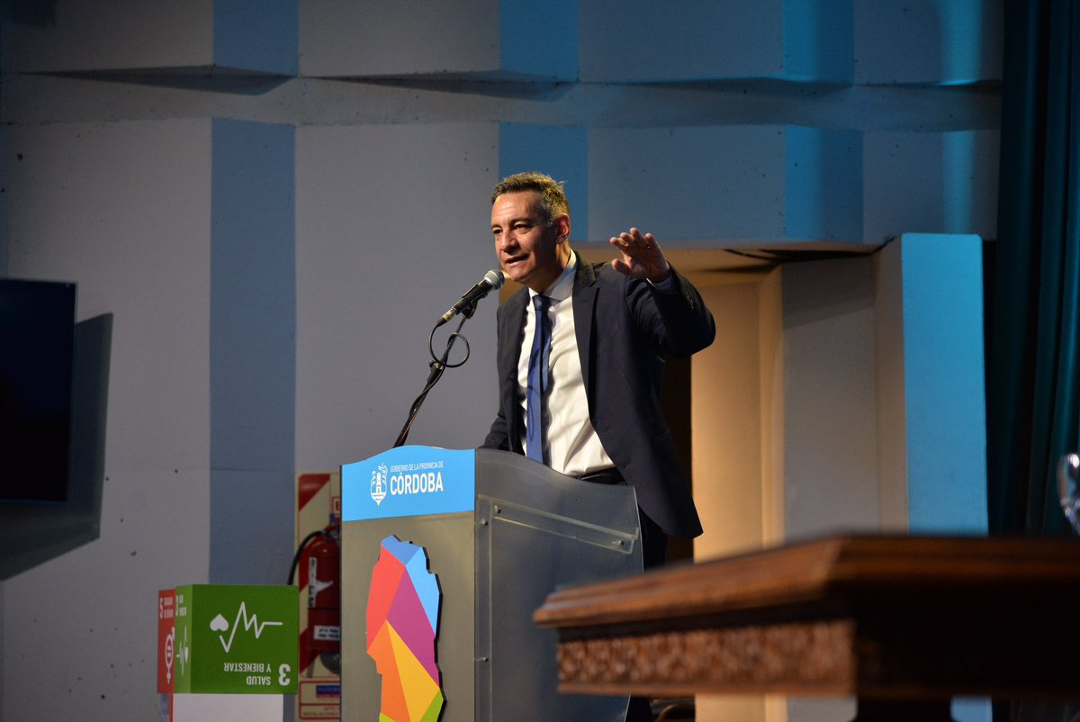 miguelsiciliano's tweet photo. PRESENTAMOS LA SEGUNDA ETAPA DE "ESCUELAS PROTEGIDAS"

El programa Escuelas Protegidas por Cordobeses en Alerta continúa creciendo y hoy anunciamos su segunda etapa donde incorporaremos 70 nuevas instituciones educativas de la ciudad.

De esta manera, alumnos, profesores, directivos y toda la comunidad educativa de estos colegios quedarán vinculados de manera directa con las fuerzas de seguridad para enviar alertas tempranas ante hechos sospechosos o de inseguridad, que requieran atención o intervención.

Cordobeses en Alerta viene dando grandes resultados en las zonas donde se ha implementado, y a la vez es un programa que mejor funciona mientras más gente es parte. Por eso la importancia de sumar a las escuelas y consolidar una red de participación que promueve el compromiso ciudadano.

Seguimos trabajando y articulando con las instituciones de la sociedad civil, para que entre todos construyamos una Córdoba más segura.

#HacerParaCrecer #CordobesesEnAlerta #OjosEnAlerta