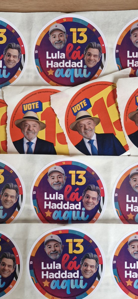 anaxuliapv's tweet photo. quero trocar adesivos do Lula igual figurinha da copa https://t.co/oDwo6OngdM